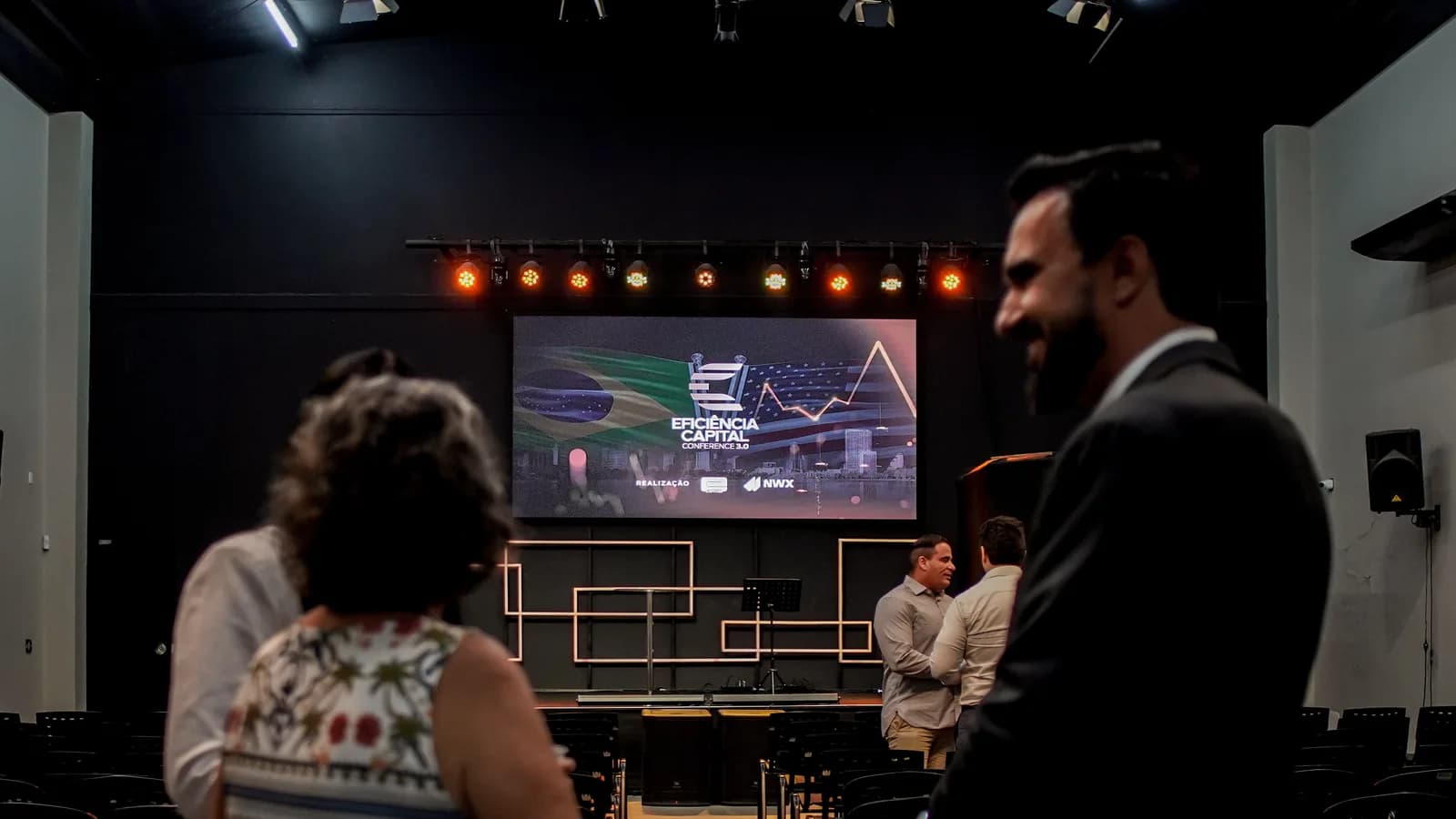 Público reunido na Eficiência Capital Conference, evento institucional da Sofe Capital sobre negócios nos Estados Unidos em Goiânia